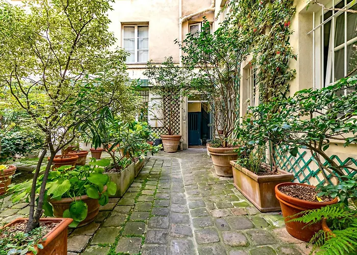 Apartment Design And Quiet On Wooded Courtyard ! *